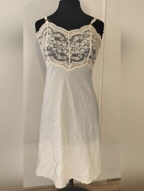 Lace Bodice Chemise Slip in Cream